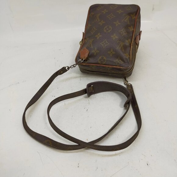 Louis Vuitton - Picture 4 of 9